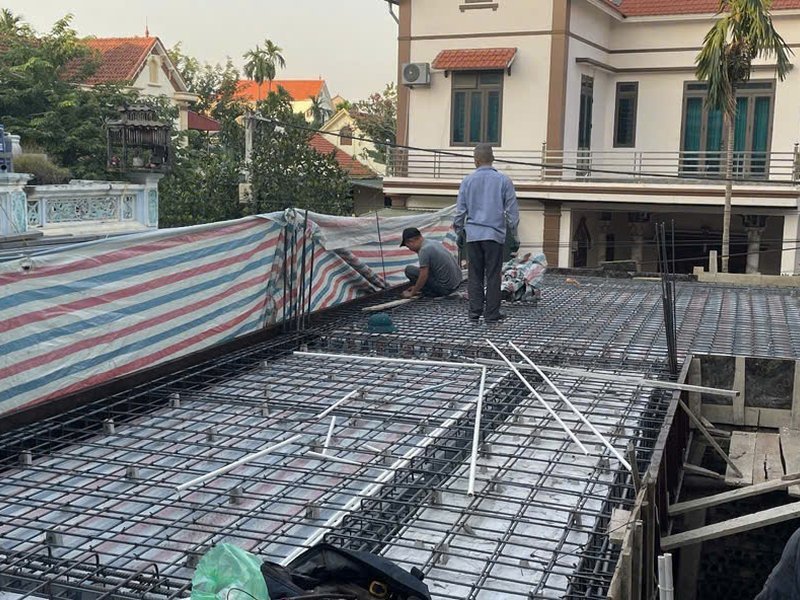 Thép sàn công trình nhà phố 220m² tại Chung Kỳ, Hoài Đức do Nhà Mộc thi công, chụp trước khi đổ bê tông