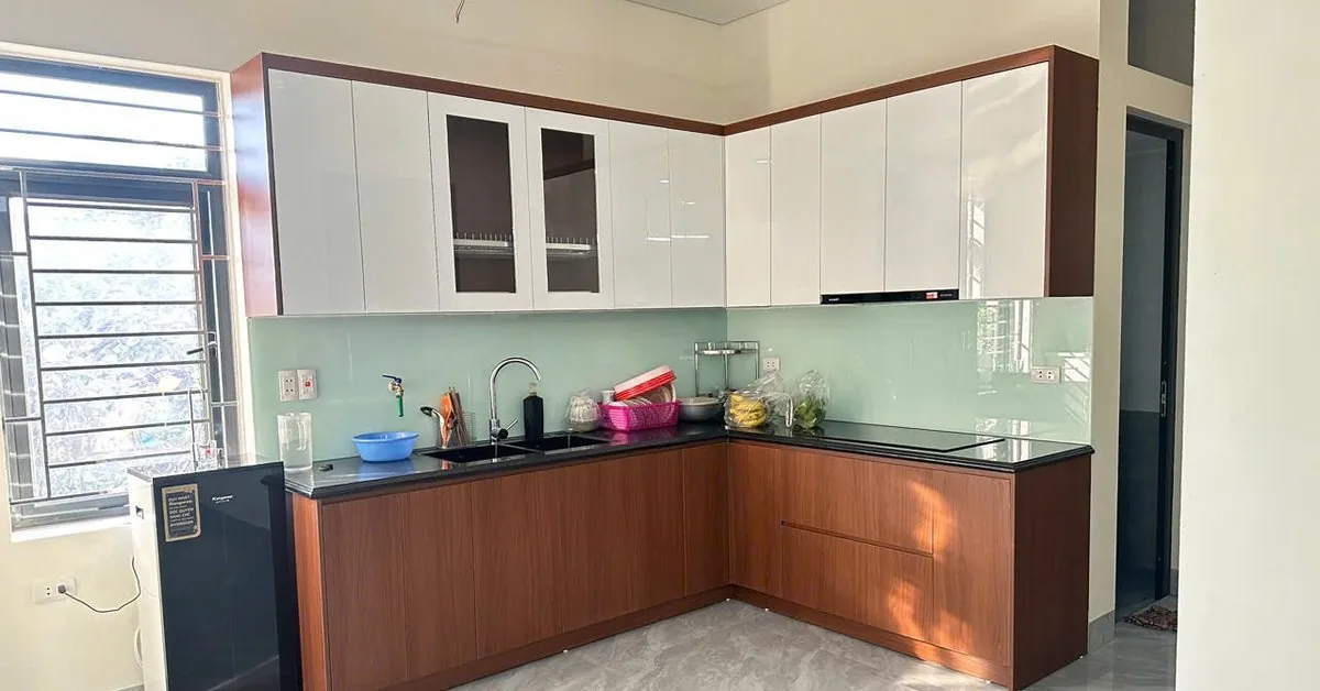 Tủ bếp chữ L Nhà Mộc làm tại nhà 2 tầng Cát Quế, Hoài Đức