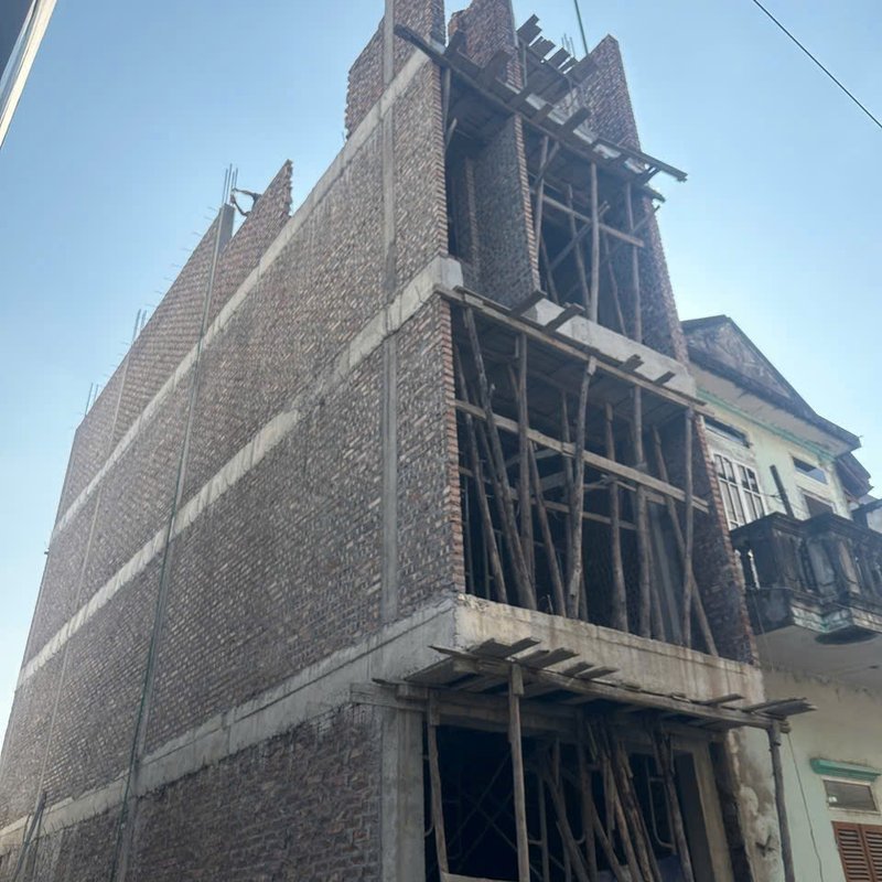Khung bê tông và tường gạch nhà phố đang xây thô tại Sơn Đồng, Hoài Đức — Nhà Mộc thi công