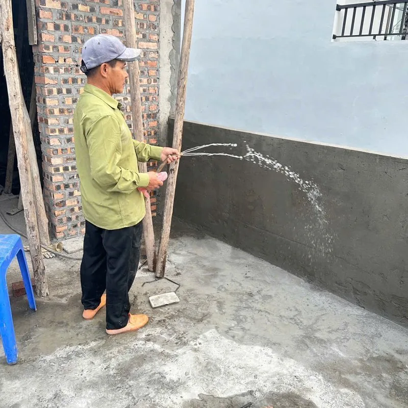 Thợ Nhà Mộc thử nước kiểm tra chống thấm sàn mái tại Sơn Đồng