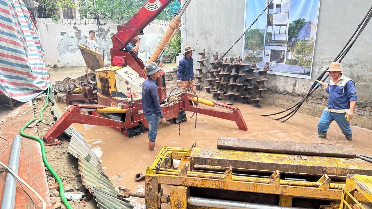Ép cọc móng nhà phố tại Chung Kỳ, Hoài Đức — công trình Nhà Mộc thi công