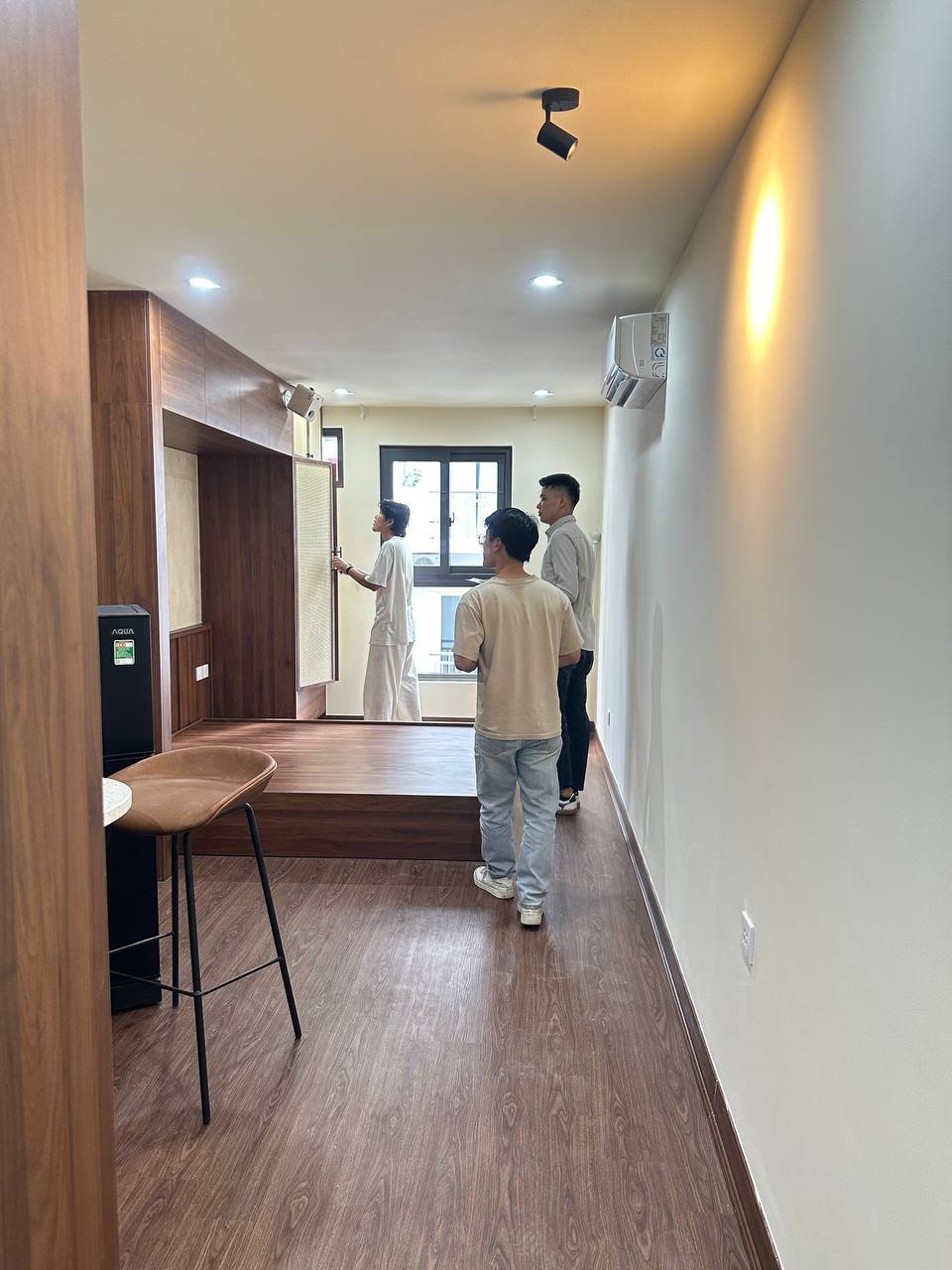 Nội thất gỗ NHÀ MỘC đã lắp xong trong nhà phố mới xây tại Hà Nội
